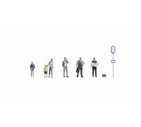 At the bus stop | Track N | Model figures | Model railway