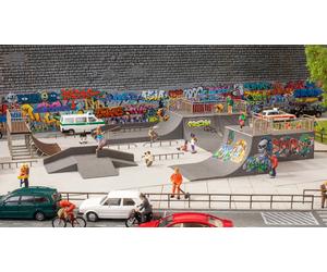 NOCH Micro-Motion Skatepark, With H0 Model Building Halfpipe, Movable Skaters