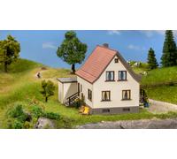 NOCH Settlement House With Garage, Detailed Model Building, For Track Width