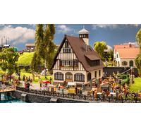 NOCH Tavern With Beer Garden,Timbered House Modelmaking,10,3 x 9,4 X 10,1 CM for
