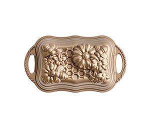Nordic Ware Honeycomb Loaf Pan, Original Cast Aluminium Bundt Tin, Bundt Cake Tin with Bee Pattern, Cake Mould Made in The USA, Colour: Gold, 6 Cup Capacity
