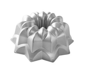 Nordic Ware Vintage Star Bundt Pan, Festive Aluminium Bundt Tin, Silver