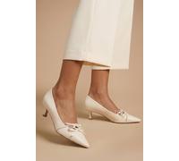 Oasis Women's Rita Faux Leather Double Bow Mary Jane Kitten Heel Court Shoes in Beige | Size: 5