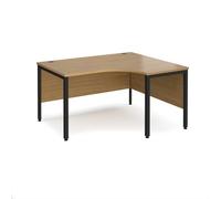 Office Desk | Right Hand Corner Desk 1400mm | Oak Top With Black Frame | 1200mm Depth | Maestro 25 MB14ERKO
