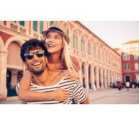 One-hour laser teeth whitening with a consultation and two whitening pens to take home must be 18 or older