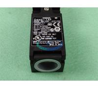 ONE NEW OMRON D4NS-1AF INDUSTRIAL AUTOMATION SAFETY SWITCH