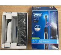 Oral-B Pro 1 680 Electric Toothbrush and Travel Case
