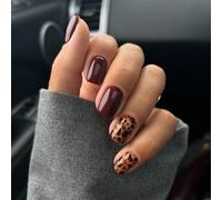 OuryTech Press On Nails, 24 Pieces Artificial Nails to Glue in Coffin Shape, Fake Nails with Maple Leaf Design and Brown Gradient for Autumn Manicure