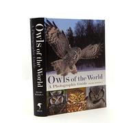 Owls of the World: A Photographic Guide (Helm Photographic Guides)