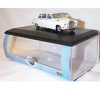 Oxford Daimler DS420 Limousine Old English White vehicle 1:43 scale diecast model