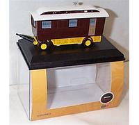 oxford Showmans Caravan Maroon vehicle 1:76 scale diecast model