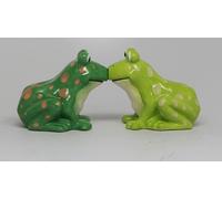 Pacific Giftware Ceramic Food Shaker - Green Kissing Frogs 2.25 Inch, Set of 1