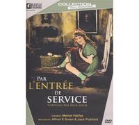 Par L’Entrée De Service