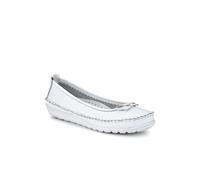 Pavers Stitched Leather Pumps In White White 8