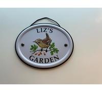 Personalised Embossed Metal Garden Sign 12x15cm - British Bird Design - Outdoor Decorative Hanging Garden Plaque - Weatherproof Metal Sign for Garden Walls Fences or Sheds (Liz)