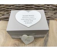 Personalised MEMORIAL Keepsake Box in loving Memory of MUM Mam Mom Mother Mummy ~ Any Name ~ Bereavement Grief Loss. Memorial Bereavement Loss Sympathy Sentimental Memory Box. (Small)
