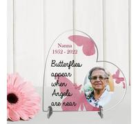 Personalised Memorial Photo Plaque - "Butterflies Appear When Angels Are Near" | Custom Remembrance Plaque for Grandma, Nanna, Mum (Pink, Acrylic 19cm x 19cm)