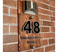 personalized wooden solar door plate，Customized Outdoor House Sign Solar LED Light Modern Residential Villa Sign Wooden Acrylic Address Plaque Street Name Door Plate (Brown wood color)