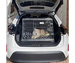 Pet World Medium 34" Sloped Car Dog Crate - Compatible with Toyota Yaris Cross Excel - UK Designed, Steel Travel Cage - Emergency Escape Hatch - Folds Flat - Free Comfort Mat - Easy Assembly