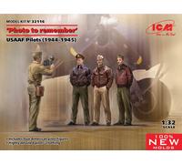 Photo to Remember, USAF Pilots WWII (1944-1945) 1:32 Plastic Model Kit ICM