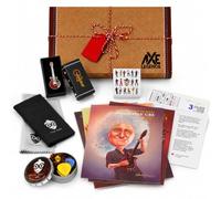 Pick G uitarist Gift Box by Antony Scott with Brian May Red Special-Style Enamel Guitar Pin, 18 Assorted Picks, 2 Microfibre Cloths, 3 Prints and 3 Chord & Scale Charts