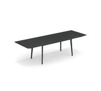 Gesellschaftstauglich: Der Plus4 Outdoor Ausziehtisch von Emu Der Plus4 Outdoor Ausziehtisch von Emu ist der Ausdruck italienischen Lebensgefühls schlechthin. Schlichte Ästhetik trifft auf praktische Funktionalität , dezente Farben auf schlanke Formen - ein allwetterfestes Outdoor-Objekt, das sowohl Terrasse als auch Balkon mit seinem Design verschönert. In wenigen Sekunden ist der Tisch ausgezogen und bietet Platz für vier weitere Personen . Darüber hinaus ist er so konstruiert, dass allen Gästen komfortable Beinfreiheit ermöglicht wird. Was gibt es schöneres als in geselliger Runde einen lauen Sommerabend zu verbringen? Mit dem Plus 4 Outdoor Ausziehtisch von Emu steht dem nichts mehr im Wege. Emu - Das Dolce Vita des italienischen Designs Seit über 70 Jahren bereichert der italienischeHersteller Emu die Design-Welt mit seinen außergewöhnlichen Outdoor-Möbeln . Die markante Formsprache der Kollektionen hat dem Unternehmen enormen Erfolg eingebracht - so werden die hochwertigen, zumeist aus Stahl oder Aluminium gefertigten Produkte in über 85 Ländern vertrieben. Das Geheimnis von Emu ? Der Marke gelingt die ideale Symbiose aus zeitloser Eleganz, Funktionalität und Komfort . Dafür arbeitet Emu mit namhaften, internationalen Designern zusammen. Bis heute werden die Qualitäts-Outdoor-Möbel in Marsciano im Zentrum Umbriens gefertigt. Material und Format Der Plus4 Outdoor Ausziehtisch von Emu ist 160 cm breit (via Butterfly-Auszug erweiterbar auf 270 cm), 90 cm tief und 76 cm hoch. Gestell und Tischplatte sind aus pulverbeschichtetem Stahl gefertigt. Im Online-Shop von einrichten-design erhalten Sie den Tisch in vielen verschiedenen Farben .