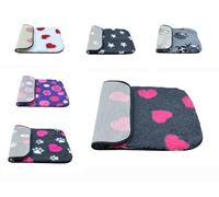 PnH Veterinary Bedding® NON SLIP Classic Range, Vet Bedding, Bound Edges For Strength - Dog Bed Fleece in Many Colours & Sizes (Charcoal with Cerise Hearts, 75cm x 50cm)
