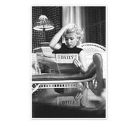 Posterlounge Marilyn Monroe reading a newspaper Poster | 40 x 60 cm by Celebrity Collection Black and white Wall art Wall decor