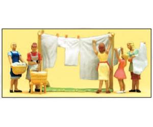 PREISER 10050 HO Scale Washers Hanging Out The Laundry (Set Includes 5 Figures)