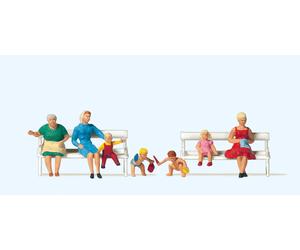 Preiser 10051 HO/OO Gauge Women (3) & Children (4) on Benches Ex igure Set