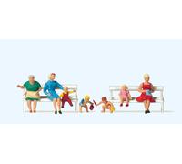 Preiser 10051 HO/OO Gauge Women (3) & Children (4) on Benches Ex igure Set