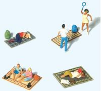 Preiser 10697 On the Lawn Figure Set (6) Exclusive Figure Set