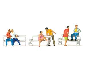 Preiser 10739 On the park bench 1:87 ( 6 FIGURES AND 3 BANKS)