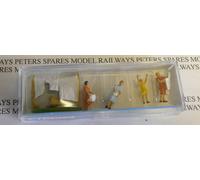 Preiser 14050 Women hanging laundry 1:87 HO
