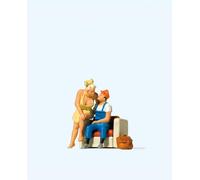 Preiser 28182 HO/OO Gauge Home from a Busy Work Day Figure