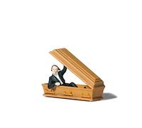 Vampire Holding Coffin Lid Figure - OO/HO gauge figures Preiser PR29113
