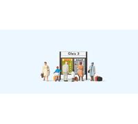 Preiser 79145 Passengers in front of Timetable Figure Set