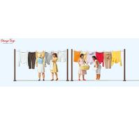Preiser Women Hanging Laundry (4) Exclusive Figure Set 1:87 HO Scale