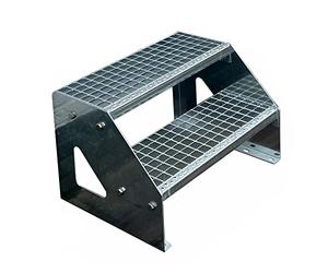 Premium Steel Grating - 2 Steps - Freestanding - Fully Galvanised - Dimensions (L x W x H) 44 cm x 140 cm x 38 cm Weatherproof and Corrosion Protected