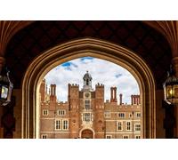 Private Hampton Court Palace Tour With Private Guide and Iconic London Taxi