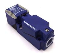 Proximity Switch XS8C4A1MPG13 Telemecanique 24VDC 20mm 905817