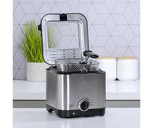 Quest 1.5 Litre Deep Fat Fryer, Compact Stainless Steel Fryer for Chicken, Chips & More, Serves 1-2, Secure Lid Cover with Window, Dishwasher Safe, Oil Container, 900W (34250)