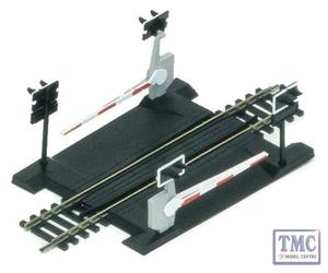 R645 Hornby HO/OO Gauge Single Track Level Crossing