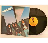 Ramones - RAMONES leave home. TOP COPY. Rare mint condition US pressing 1977 on Sire records, hand written matrix "Ramones A1". Sleeve in mint condition, no bar code. Heavy vinyl