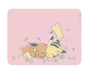 Razer Gigantus V2 Medium Pokémon Pikachu & Eevee - Soft gaming mouse mat for speed and control - Microfibre surface - Thick rubber foam - Non-slip - 360 x 275 x 3 mm