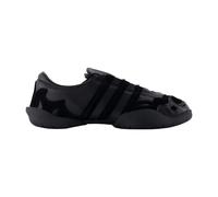 Regu 2002 Trainers - male - Y-3 - Sneakers - Black - 7 UK - Shoes 7 UK