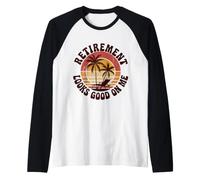 Retirement Looks Good on Me Retro Sunset Design Raglan Baseball Tee