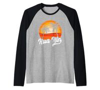 Retro Hua Hin Sunset Palm Trees Vintage Travel Design Raglan Baseball Tee