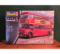 Revell 07651 London Routemaster Bus 1:24 Scale Model Kit Brand New & Sealed