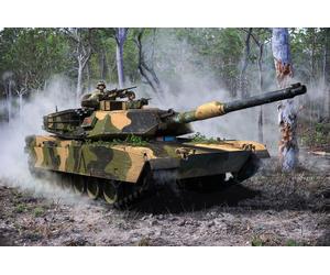Revell 63346 US M1A2 Abrams Model Set (1:72 Scale)